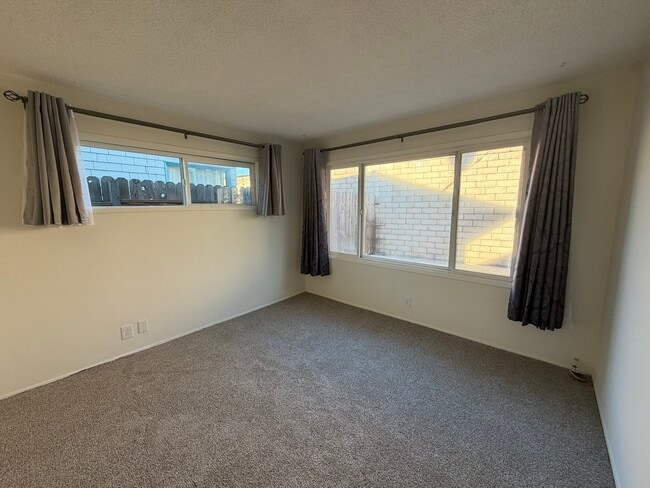 Building Photo - 618 Clubhouse Ave