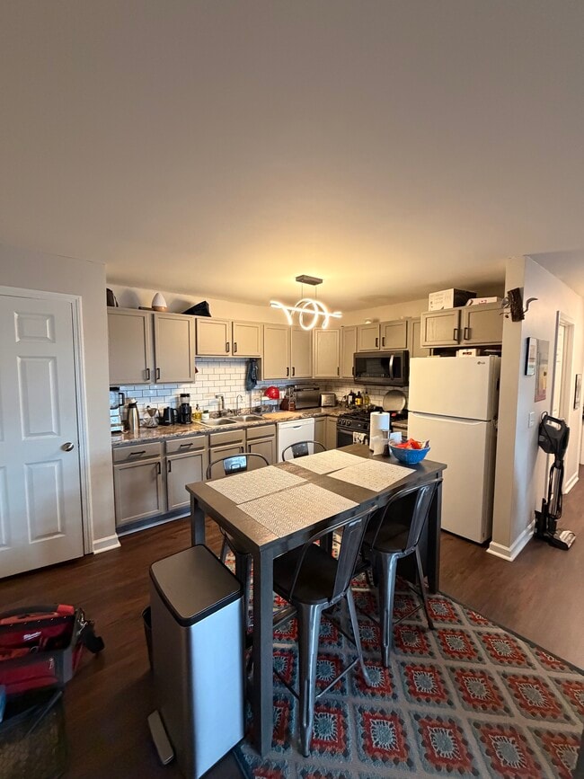 Building Photo - 235 Main St