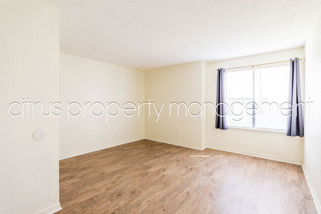 Building Photo - Winter Park 2/2 Condo in Charming Parkview...