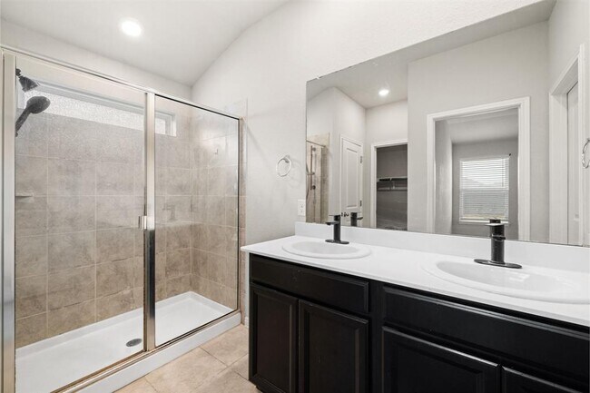 Building Photo - 202 Low Bramble Dr