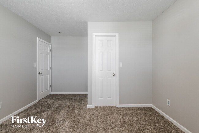 Building Photo - 665 Loon Ln