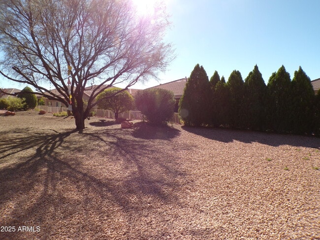 Building Photo - 4995 E Somerset Dr
