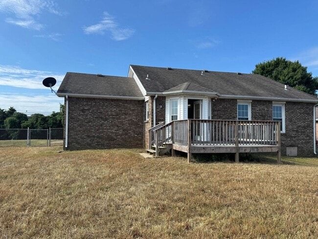 Building Photo - Convenient Location!  3 bedroom 2 bath wit...