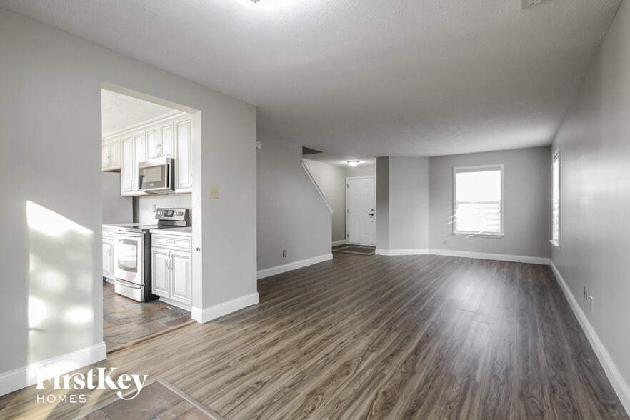 Building Photo - 6 Wyndham Dr