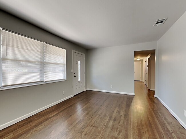 Building Photo - Renovated 3BR/2BA Home in Arlington Hills Jacksonville | Garage & Fenced Yard