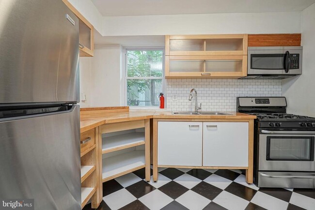 Building Photo - 1208 Webster St