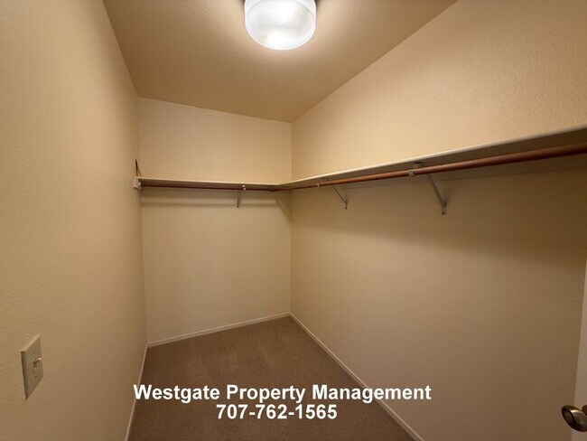 Building Photo - 1453 Capri Ave