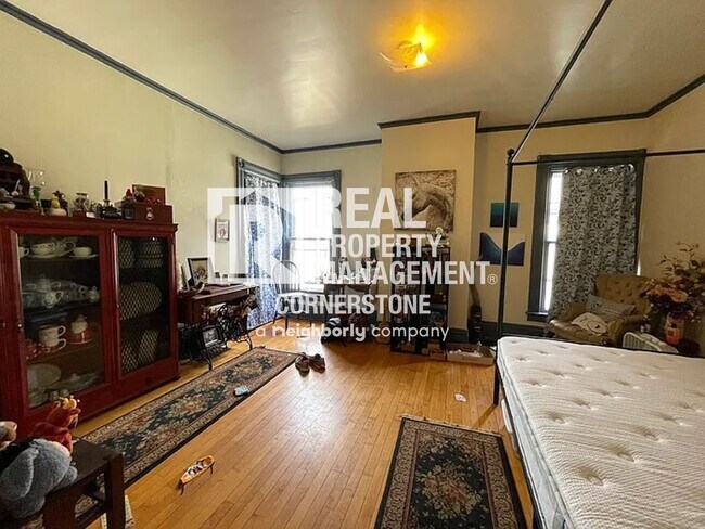 Building Photo - 808 W Kalamazoo Ave