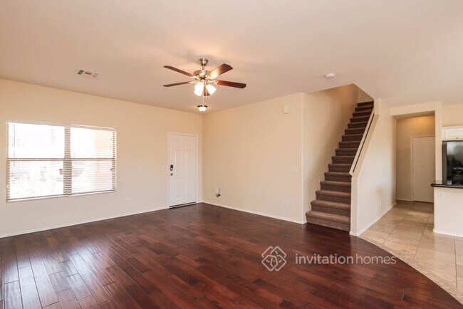 Building Photo - 2322 E Spruce Dr