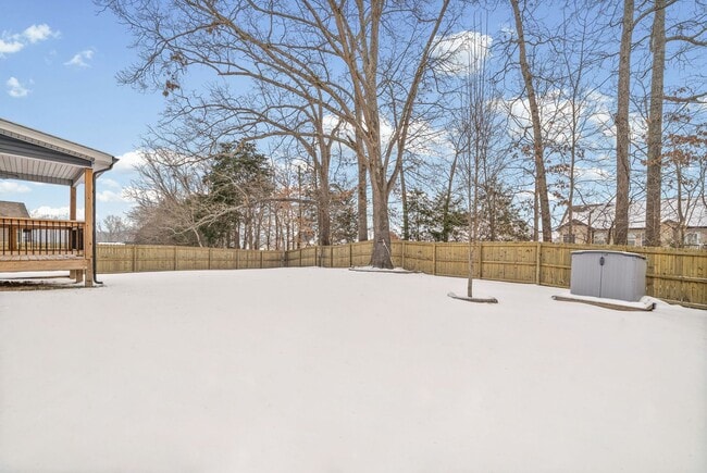 Building Photo - Pet Friendly Three Bedroom with Bonus!