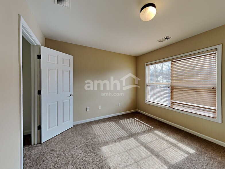 Building Photo - 108 Jordan Crest Ct