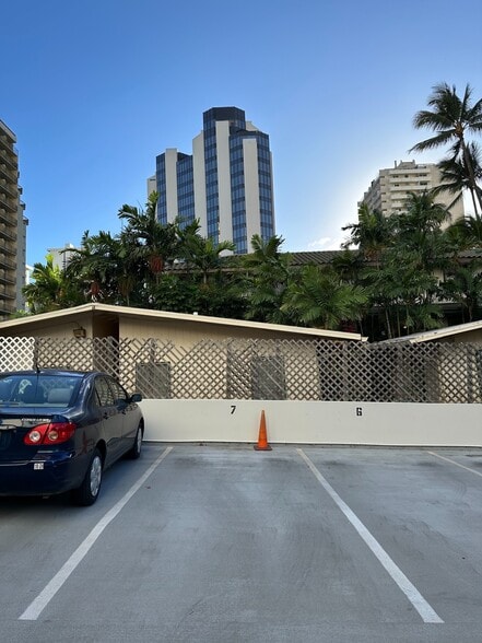parking space - 435 Seaside Ave