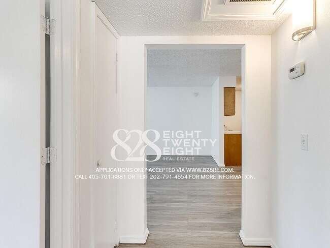 Building Photo - AVAILABLE NOW! 2 bed/1 bath Apartment at W...