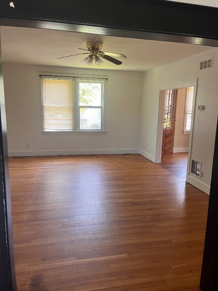 Building Photo - 1046 Trenton Rd