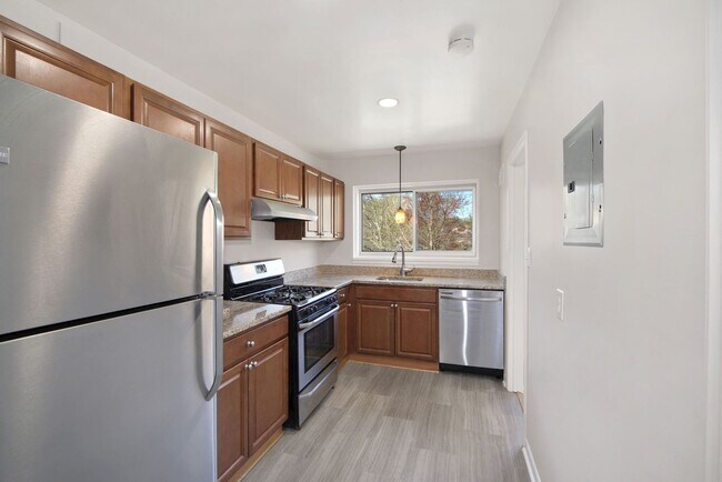 Building Photo - 10619 Weymouth St