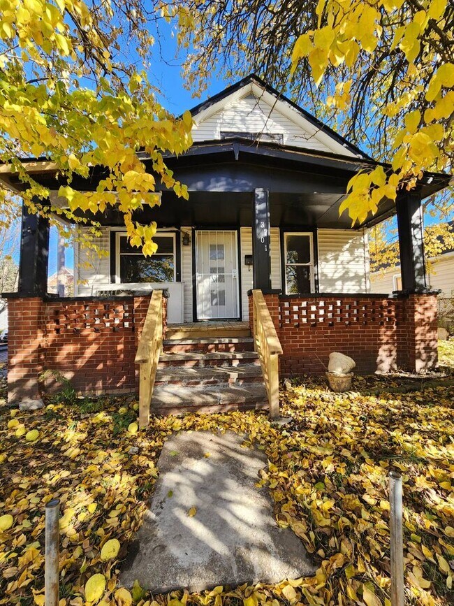 Building Photo - Charming 4-Bedroom Property in Prime Location