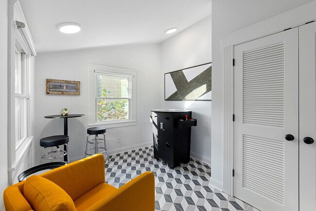 Building Photo - 15 Old Mission Ave