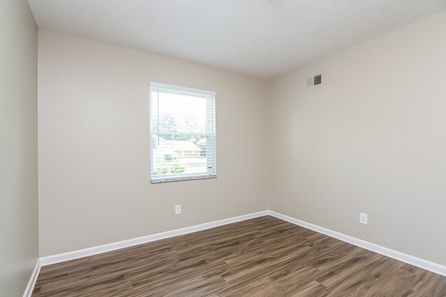 Building Photo - 3707 Clearbrook St
