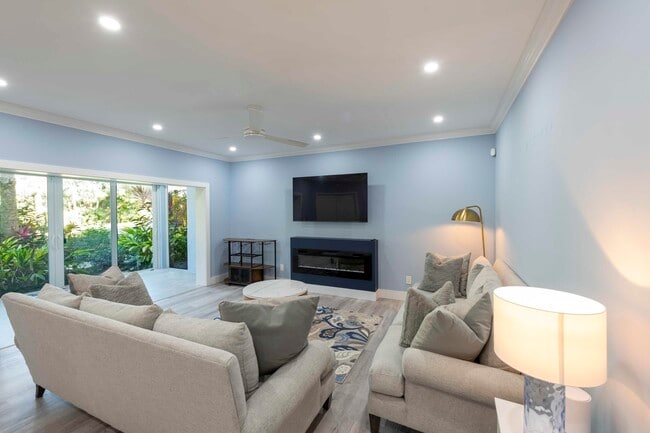 Building Photo - 4501 Fairway Dr N