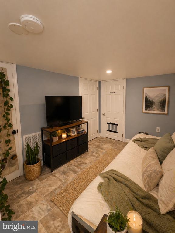 Building Photo - 6251 E Wister St