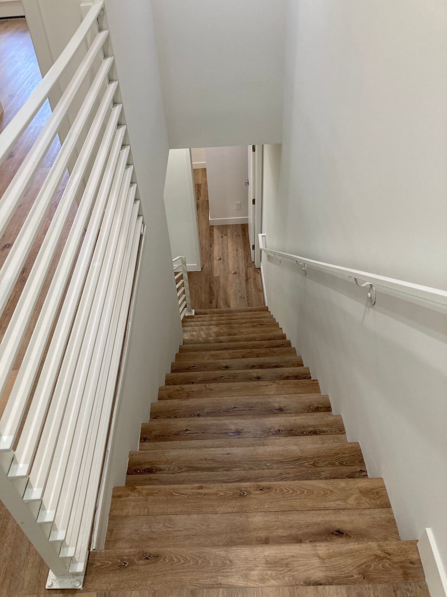 Building Photo - 648 N Serrano Ave