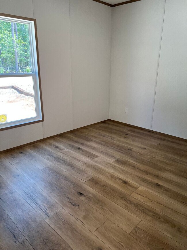 Building Photo - New! Move In Ready & Close to Downtown Aynor!