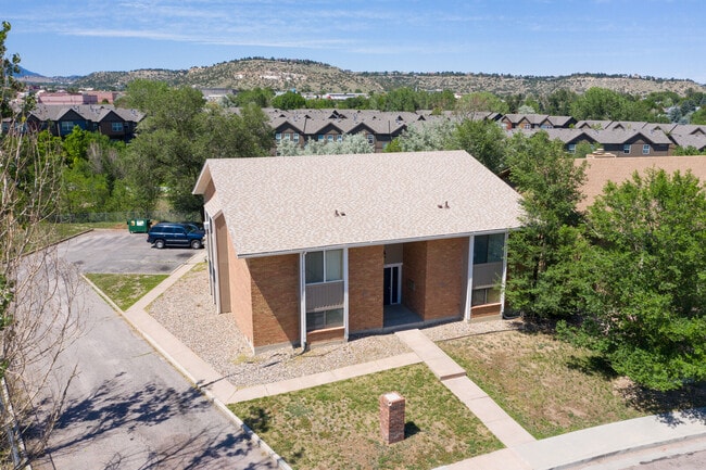 Building Photo - 1140 Holli Springs Ln