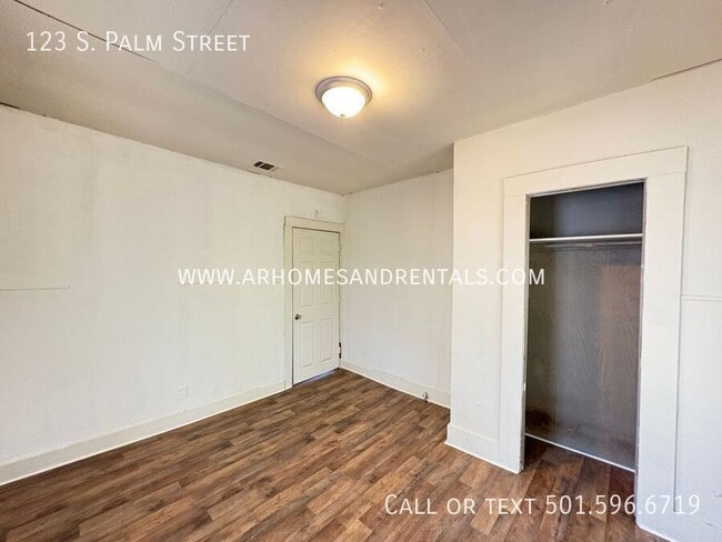 Building Photo - 123 S Palm St