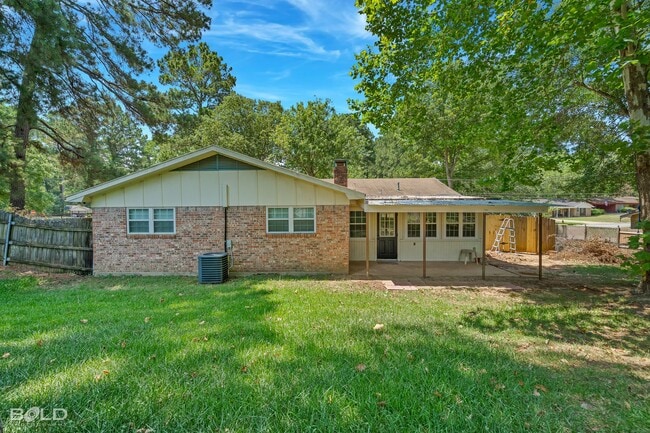 Building Photo - 3 BEDROOM IN SOUTHERN HILLS