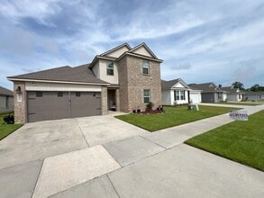 Building Photo - Stunning 4-Bedroom Home in Zachary's Mirav...