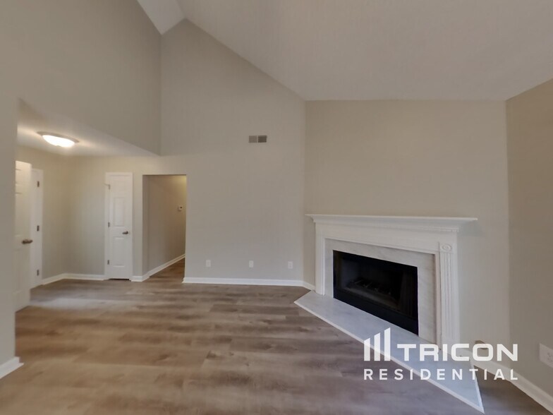 Building Photo - 4050 Monarch Dr