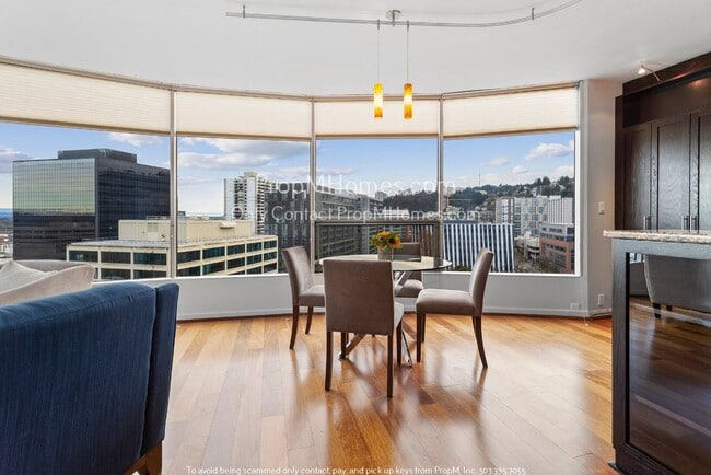 Building Photo - Luxurious Two Bedroom High-Rise Living at the Portland Plaza!