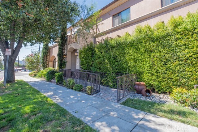 Primary Photo - 201 N Reese Pl