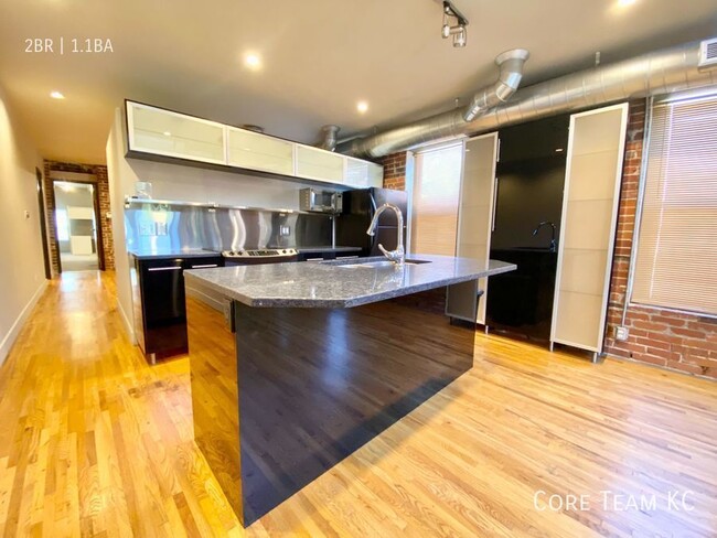 Building Photo - Stunning 2,000 sqft Loft For Rent in the C...