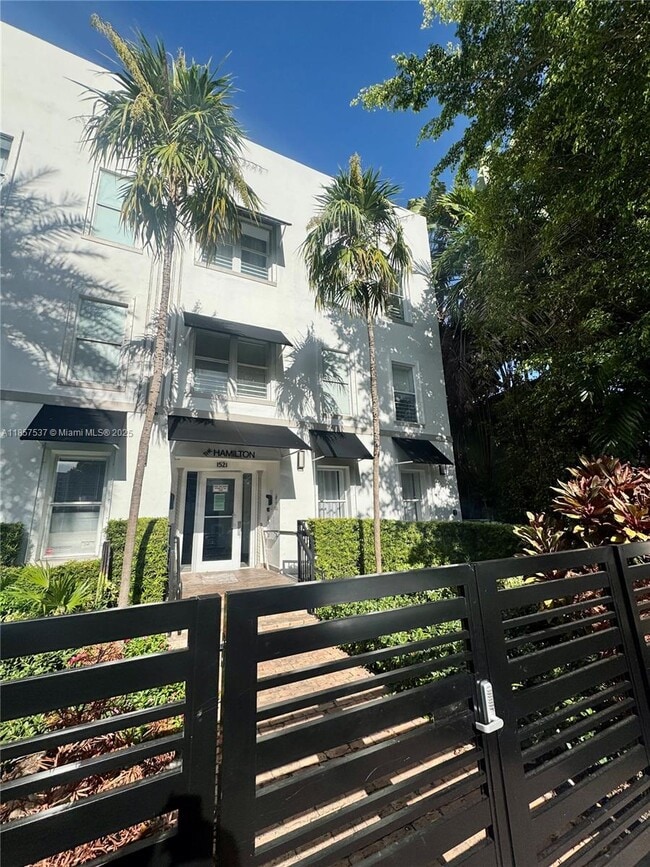 Primary Photo - 1521 Lenox Ave.