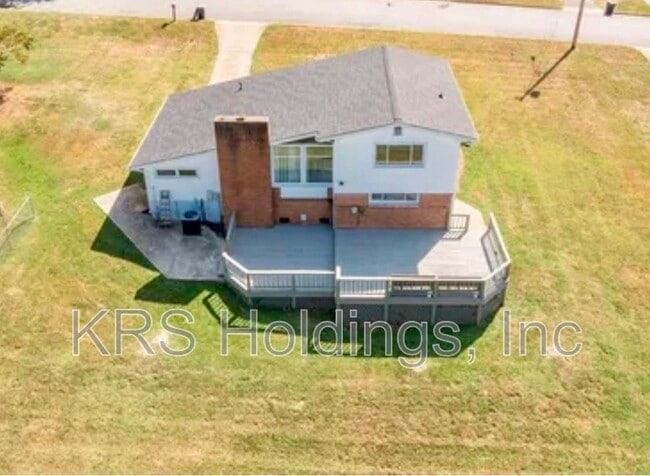 Building Photo - 103 Middleboro Pl