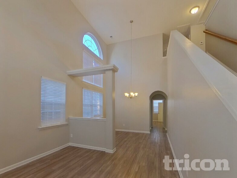 Building Photo - 4908 Abercromby St