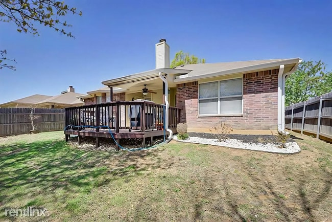 Building Photo - 1303 Hidden Oaks Dr