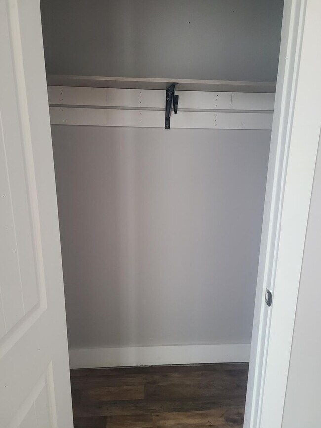 Building Photo - 17th St 6 Plex