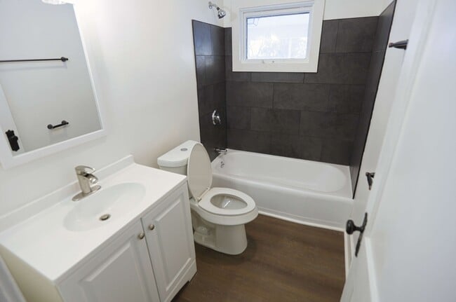 Building Photo - 1222 Wealthy St SE