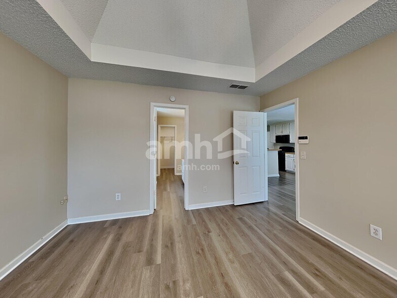 Building Photo - 811 Karie Dr