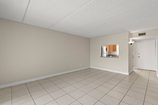 Building Photo - Condo For Rent in Somerset Park!