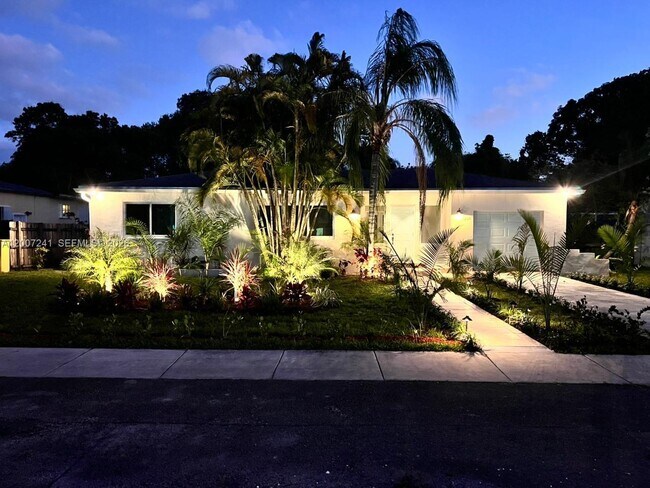 Building Photo - 1250 NE 133rd St