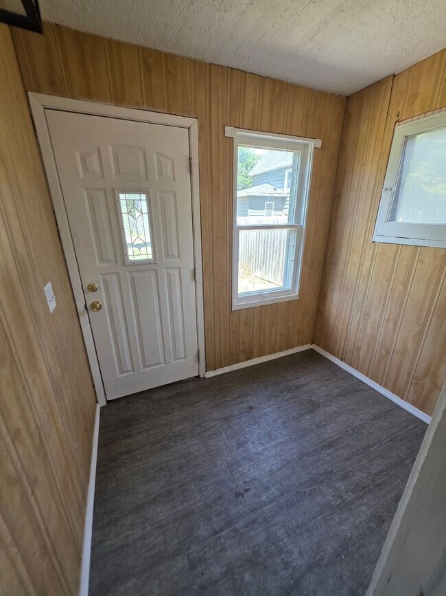 Building Photo - 1304 25th St