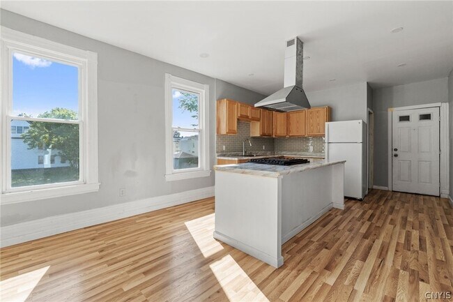 Building Photo - 319 Merriman Ave