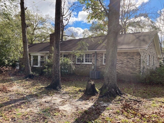 3 Bedroom 2 Bath Home for Rent with 1/3 acre yard in South Pinepoint Subdivision of West Ashley - 1934 Ivy Hall Rd