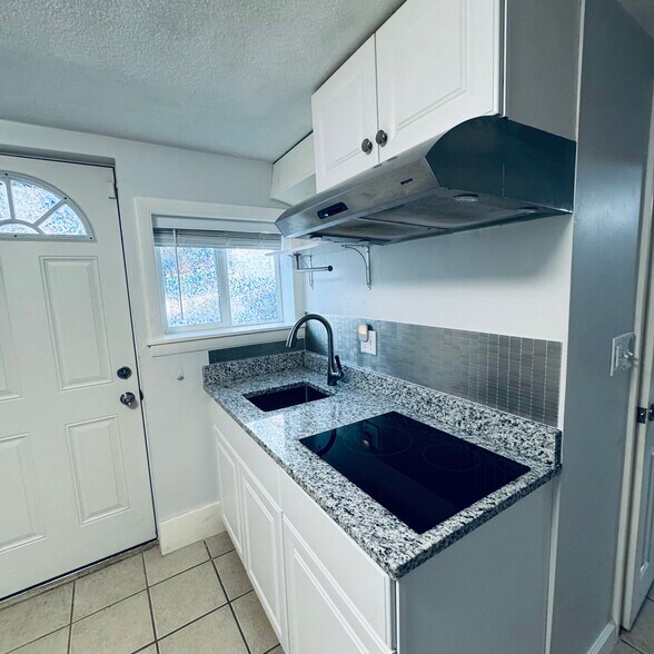 Building Photo - 36 Summer St