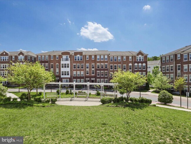 Primary Photo - 3037 Rittenhouse Cir