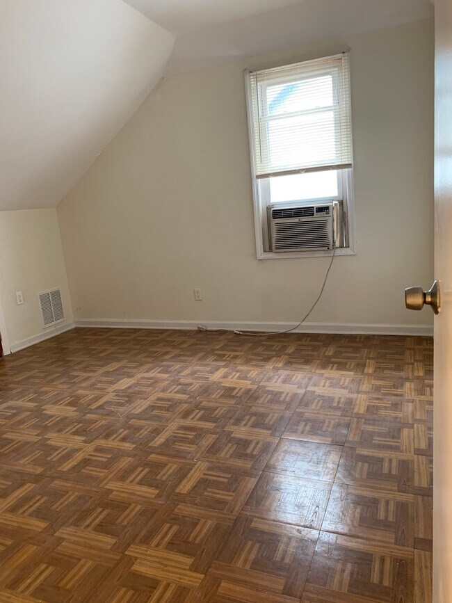 Building Photo - 156 Beach St