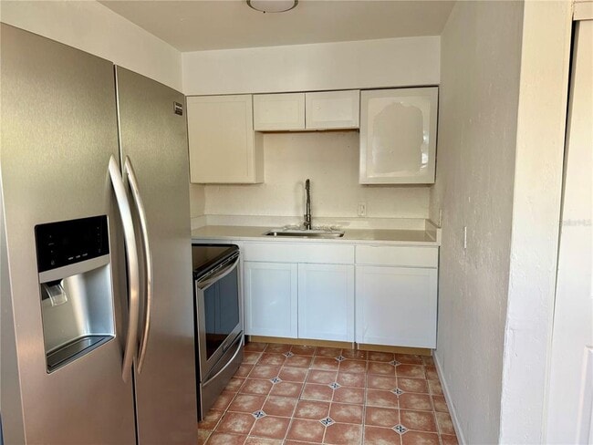 Building Photo - 551 73rd Ave